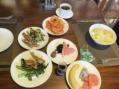 -大中华希尔顿酒店-念自助餐·嗨啤·小龙虾
