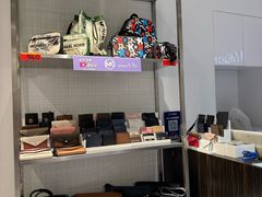 -百年港湾奥特莱斯(香炉礁店)