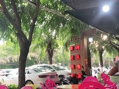 -黄记四更烤乳猪店