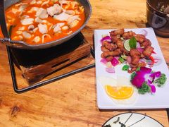 -老滇山寨•云南特色菜•地方菜•民族风情歌舞表演(金碧店)