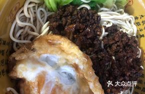 Braised Pork Ribs with Fried Egg and Beef Tendon Knife-Sliced Noodles