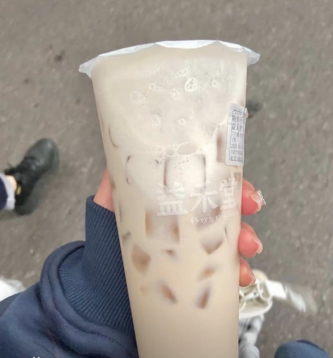 益禾堂烤奶还真的很不错,喝上一口感觉要飞