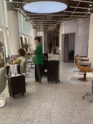 -PE SALON 