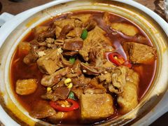臭豆腐肥肠煲-周家二小姐的菜(西津渡店)