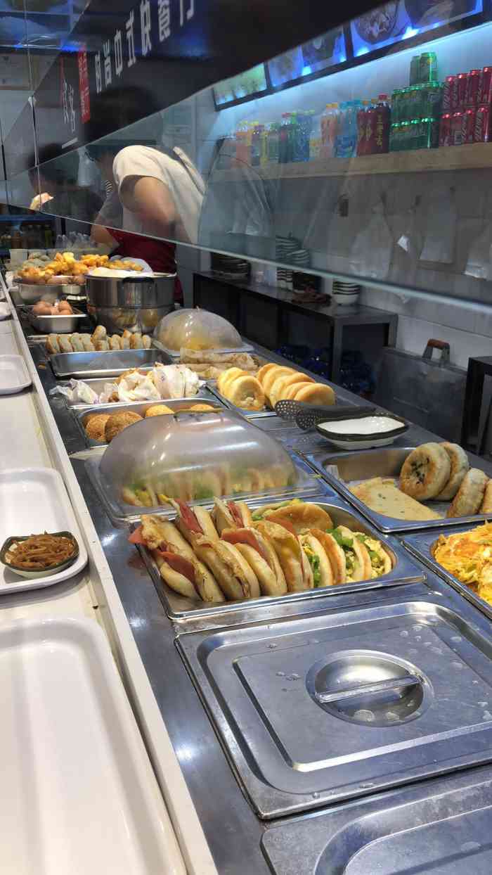 打分    /人 早餐选择挺多的,油条值得表扬!