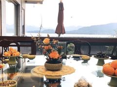 包厢还是没什么风景，距离远，有格挡-湖畔居茶楼(湖滨店)