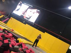 -嘿哟动霸CHUA·新潮玩运动娱乐中心·蹦床滑冰团建乐园
