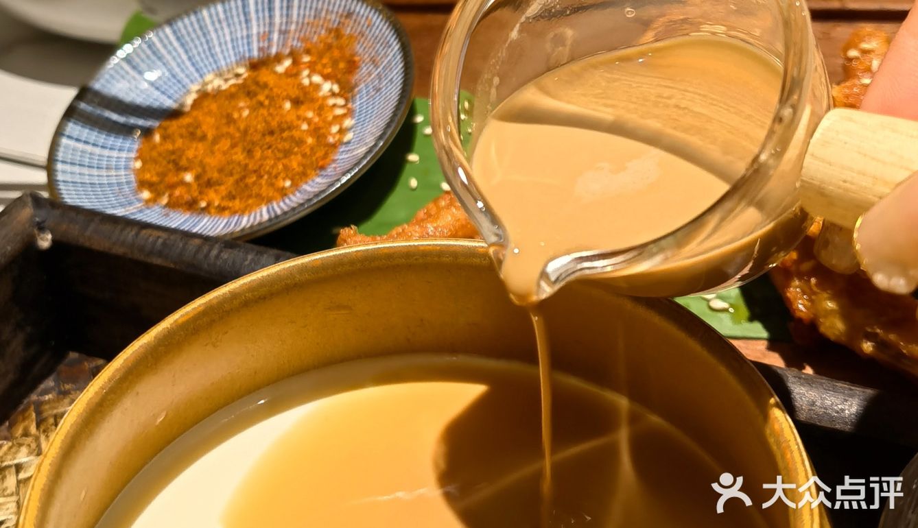 藏在昆明老街的老挝菜 酸汤牛脚太下饭啦