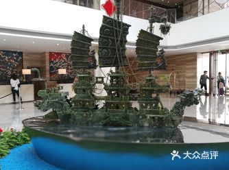 白天鹅宾馆的内景比外景更好看