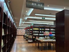 -新华书店(泉城路店)