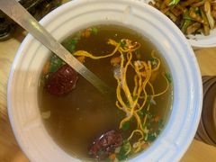 滋补虫草花炖鸡汤-小六汤包砂煲菜(文景路店)