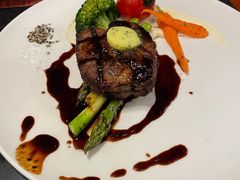 碳烤菲力牛排配土豆泥及红酒汁-WOLFGANG PUCK KITCHEN & BAR(迪士尼小镇店)