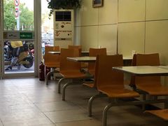 大堂-华莱士·全鸡汉堡(济南大明湖店)