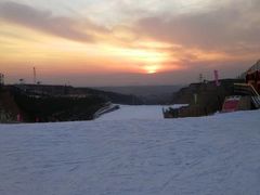 -采薇庄园四季滑雪场