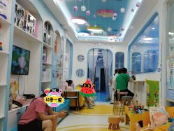 -鲸鱼堡亲子恒温泳池游泳俱乐部(彰泰天街店)
