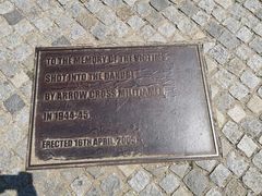 -多瑙河畔鞋履雕塑