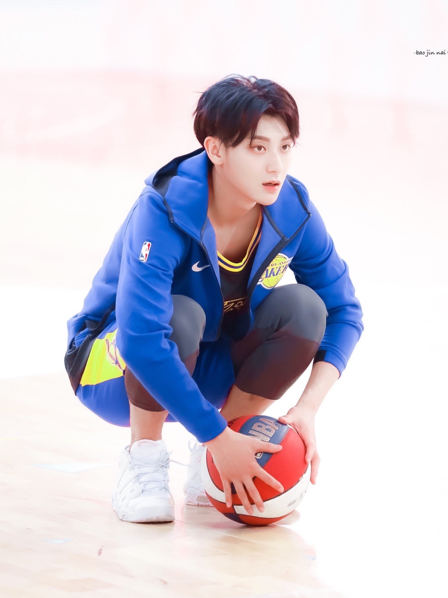 黄子韬不仅跳舞厉害,打篮球也很棒!