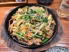 牛肠炒蔬菜-九州酒场ひこぞう(1号店)