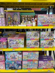 -卡通派潮品玩具折扣仓(青岛新城吾悦广场店)