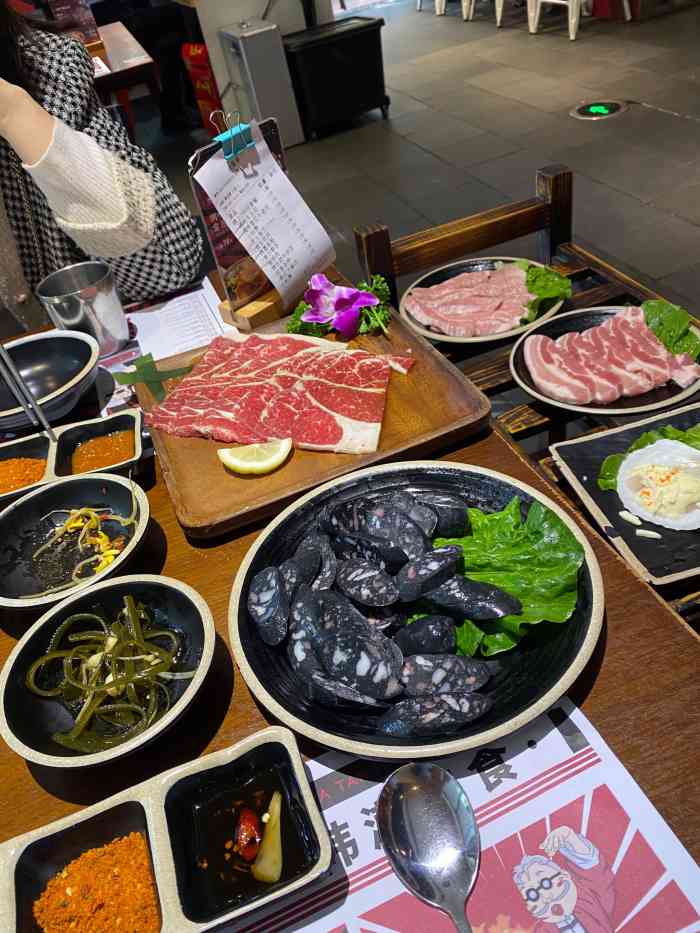 青瓦炭韩潮烤肉(武汉天地店)-"这家可以说是网红店了吧!