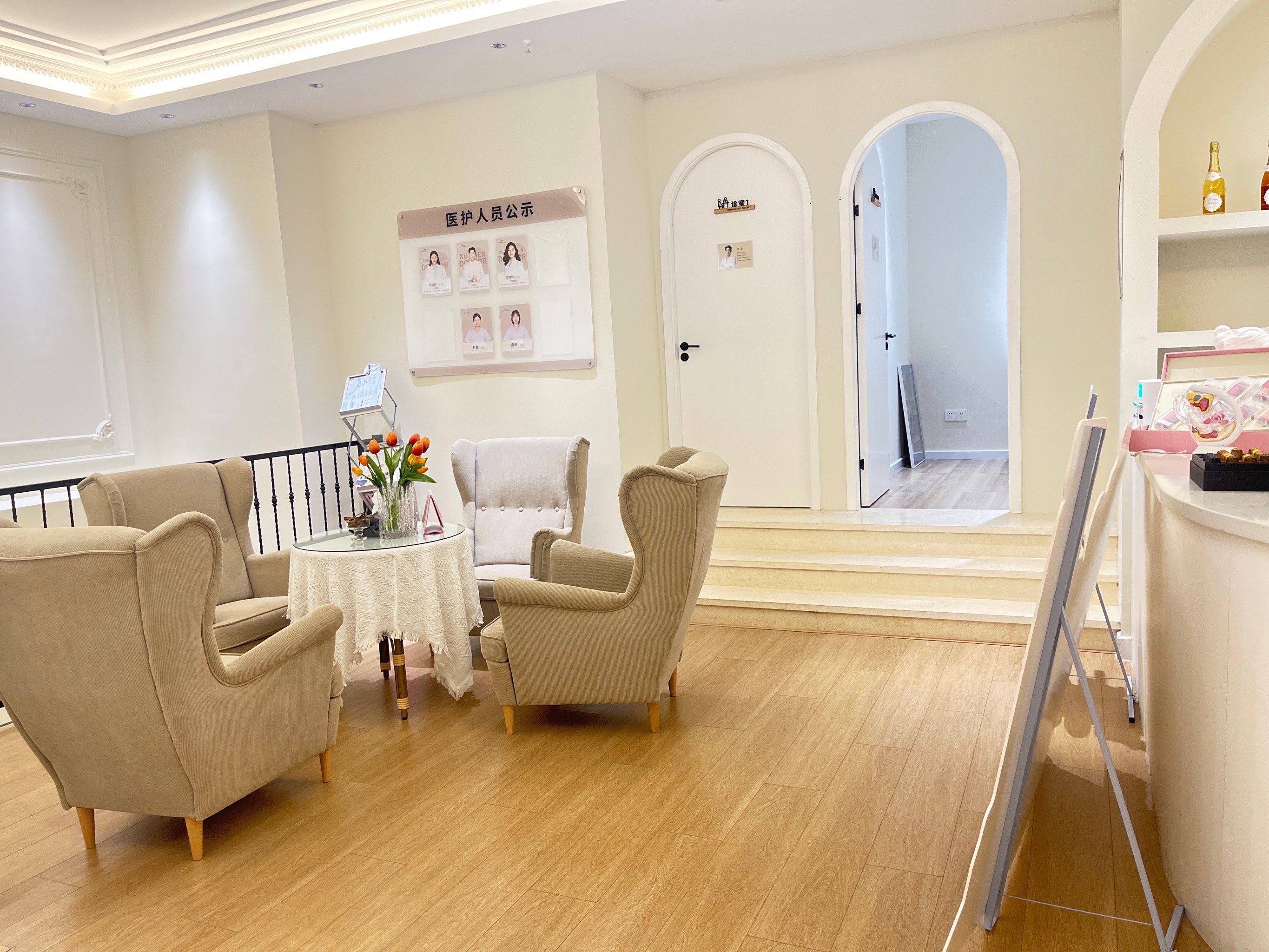 0元玩转这座城一家比较高端大气的生美和科美结合的护理店,有600多平