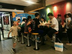 等位区-麦当劳(宜安广场店)