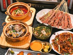 -何妹湿辣牛肉·粤式烧烤砂煲(桂雅路店)