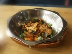 -愉肴麻辣香锅(中山路店)
