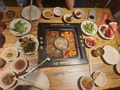-老牌坊云南鱼豆花火锅(爱建店)
