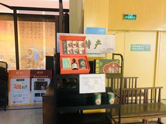 等位区-绿茶餐厅(深南广场万科店)