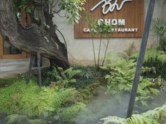 -Chom Cafe and Restaurant