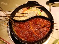 鸳鸯双拼锅底-钢管厂五区小郡肝串串香(通锦桥店)
