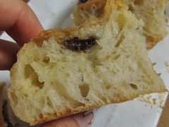 白巧西梅恰巴塔-慢熟面包店bud bread(孩儿巷店)