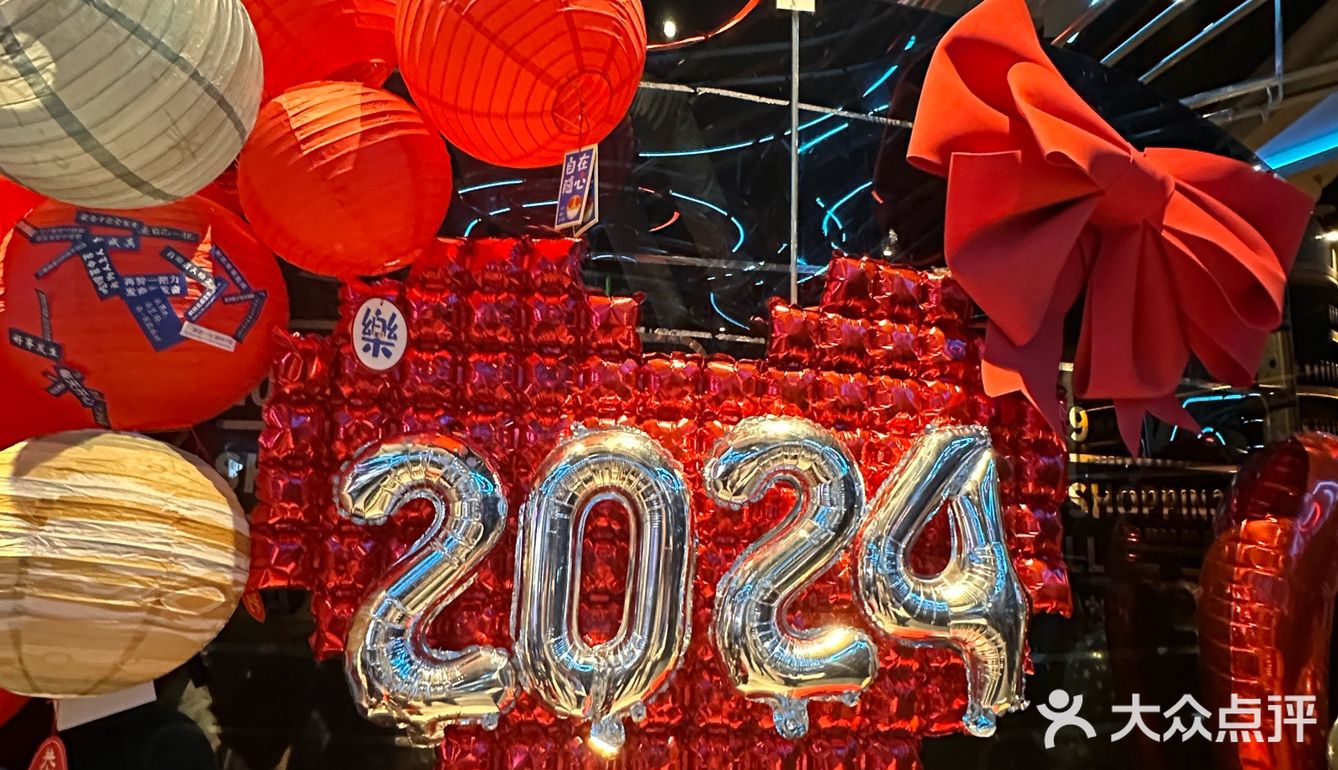 来北京旅游，我们定在了北京合生汇5楼的失重餐厅聚餐