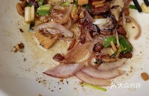 Braised Winter Bamboo Shoots with Preserved Pork in Clay Pot