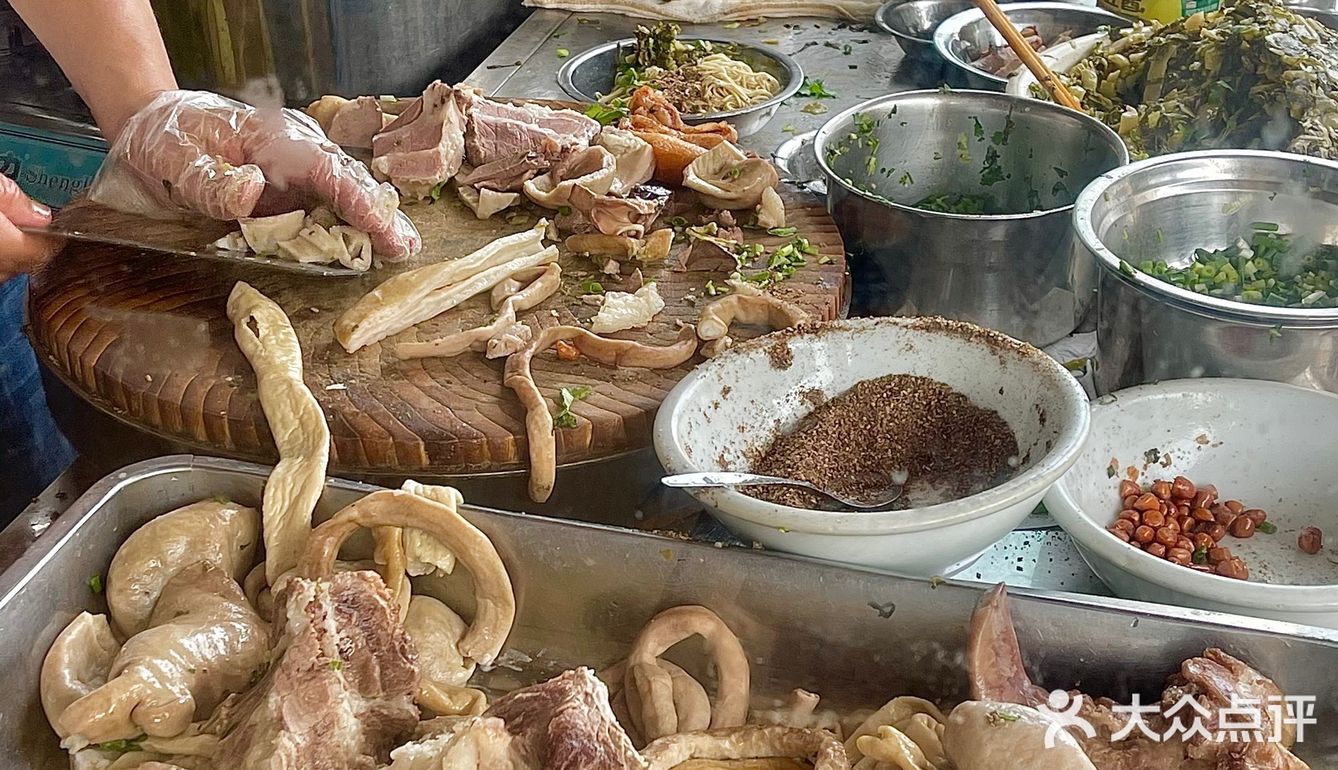 海口美食｜海甸岛老字号早餐店 猪杂腌面绝了