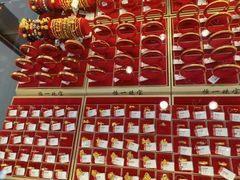 -恒一珠宝·回收黄金钻石奢侈品(灵岩南路店)
