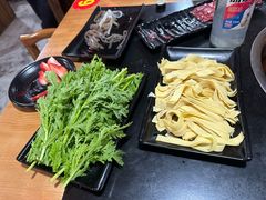 -果松木炭酸菜铜火锅·外婆参鸡汤