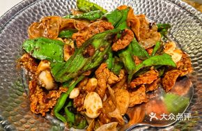 Yangque Lake Spicy Stir-fried Black Pork