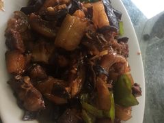 红烧五脚猪-阿清嫂农家乐.黎窑烤鸡