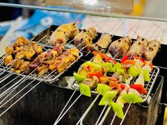 -喜悦小串丹东小黄牛海鲜烧烤大排档(民主广场店)