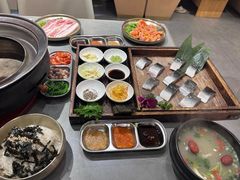 -围炉肉舍•炭烤活鳗•丹东海鲜烤肉(步行街店)