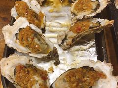 蒜茸烧生蚝-老东镇啤酒屋海鲜加工·蒸汽海鲜·海鲜烧烤(台东店)