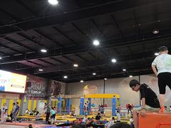 -极限Jump蹦床·新潮玩运动世界·室内乐园·团建·派对中心