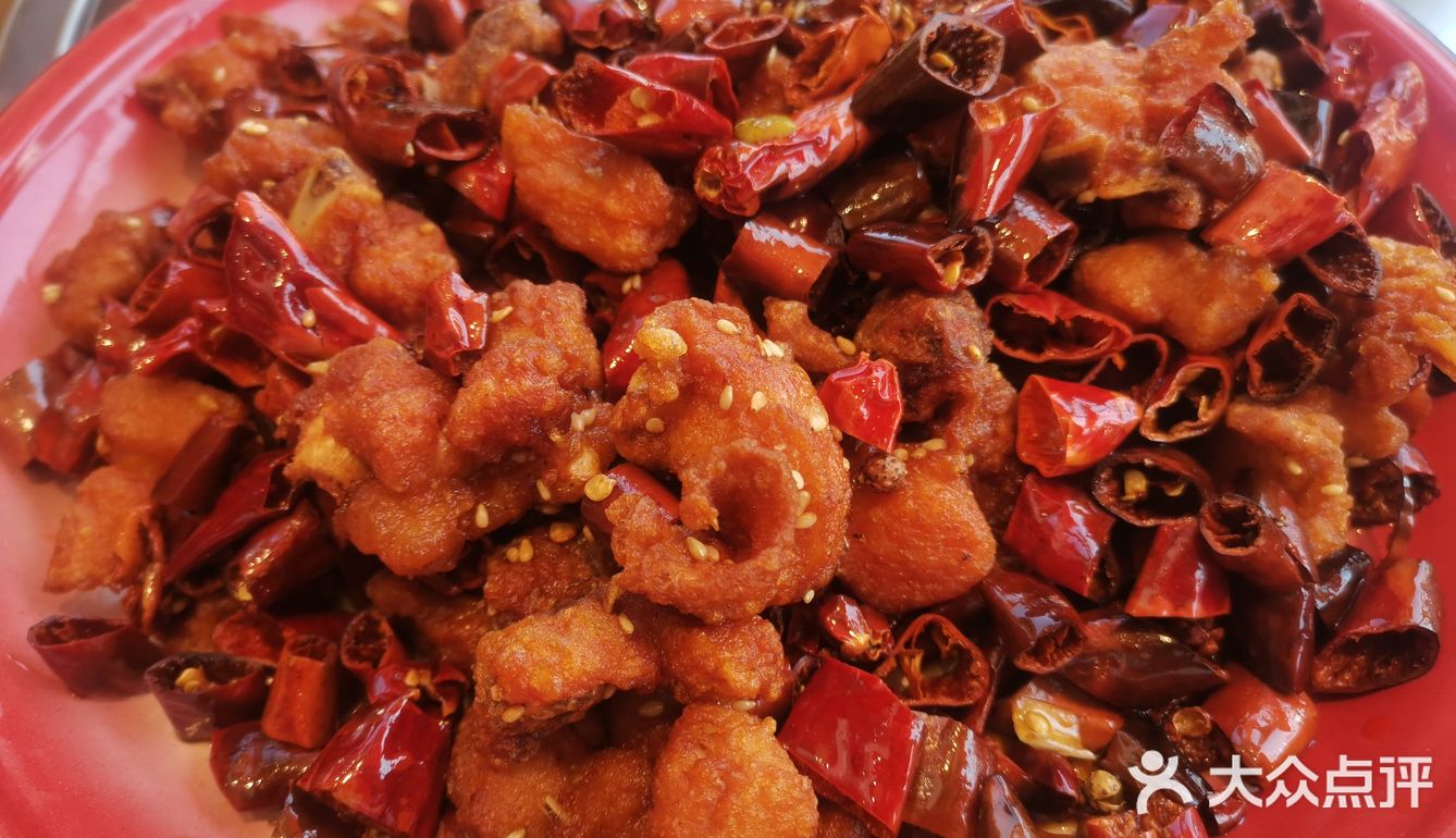 砂锅江湖菜馆。份量真的很足！两个人还没吃完！