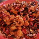 砂锅江湖菜馆。份量真的很足！两个人还没吃完！