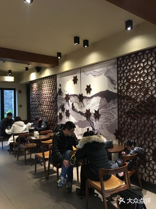 星巴克臻选(成都宽窄巷子店)大堂图片