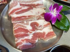 -围炉肉舍•炭烤活鳗•丹东海鲜烤肉(步行街店)