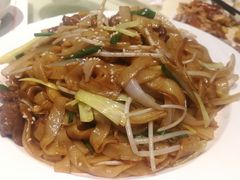 芽菜炒牛河-龙记烧腊茶餐厅(常德路店)