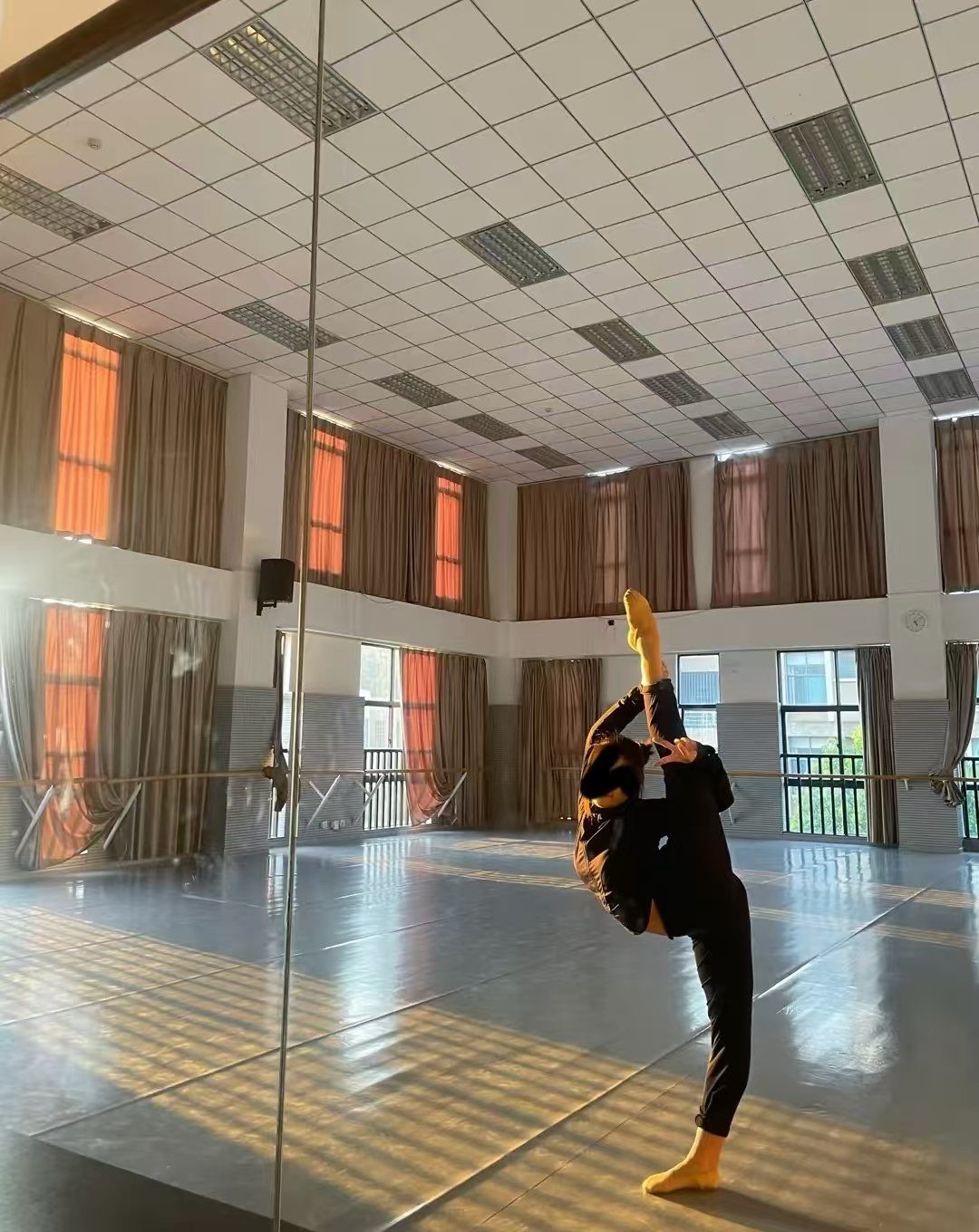 优雅于练功房,苦中酿芬芳